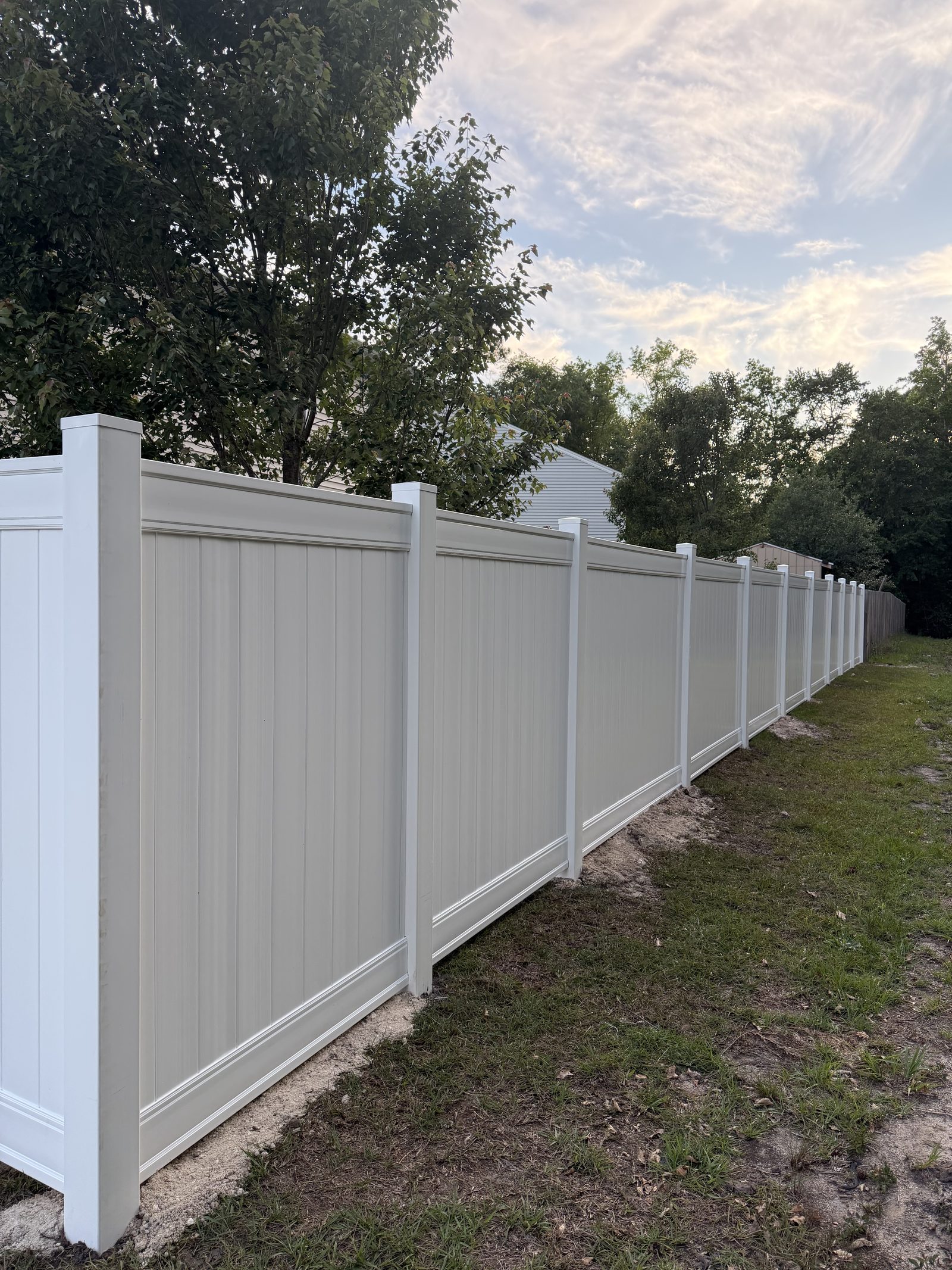 Two-tone vinyl privacy run
