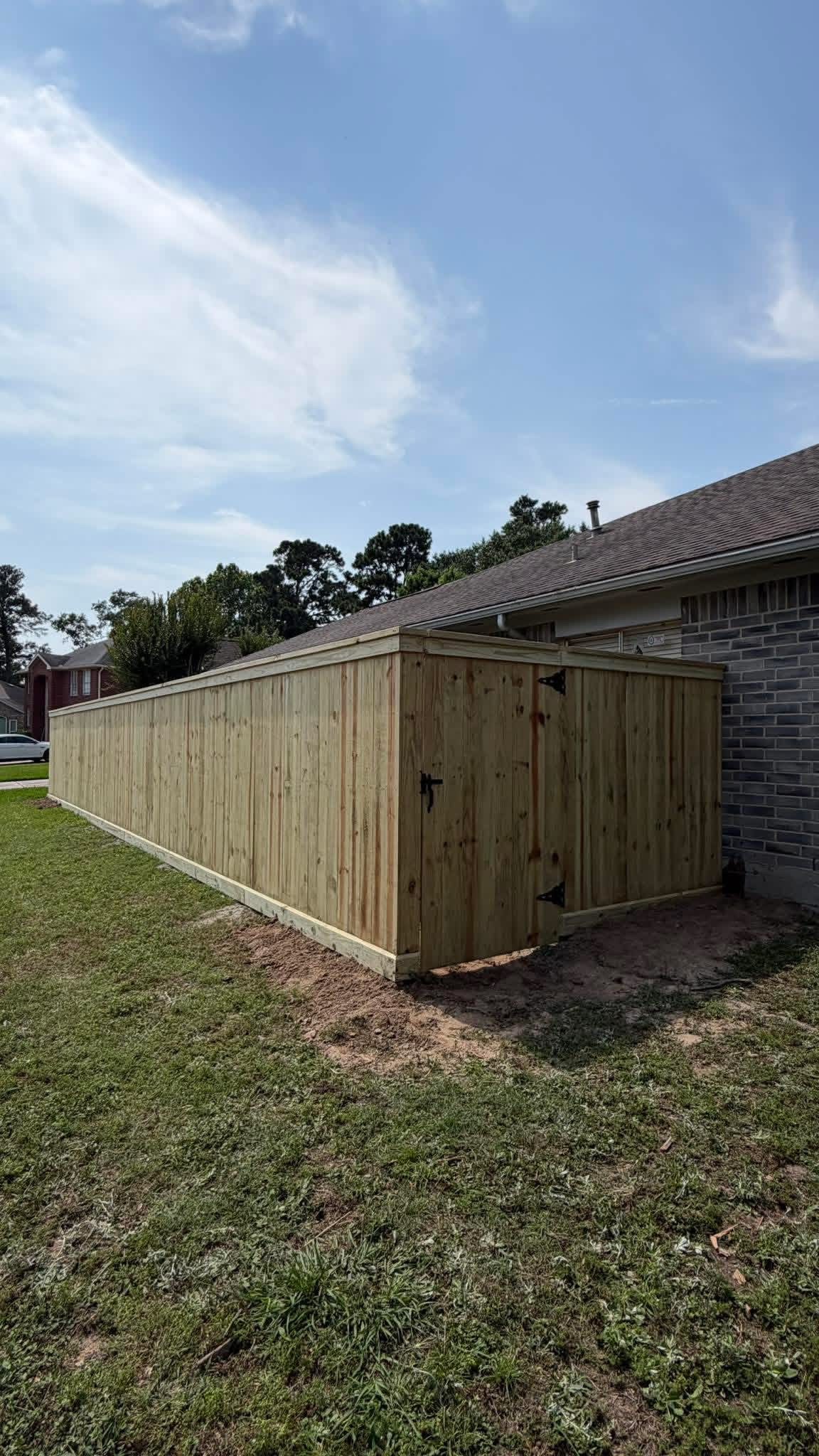 Capped privacy fence with gate